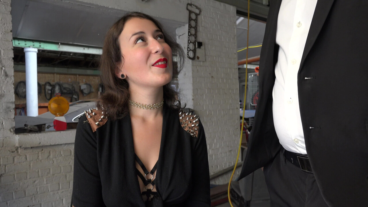 Irogenia: You like to put WHAT in your pussy?