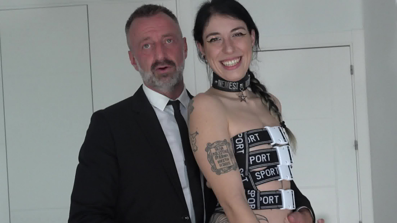 Nemesi Widow: Damn Those Legs